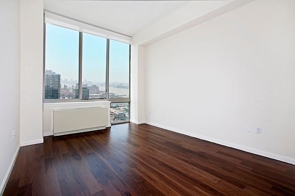 561 Tenth Avenue - Photo 2