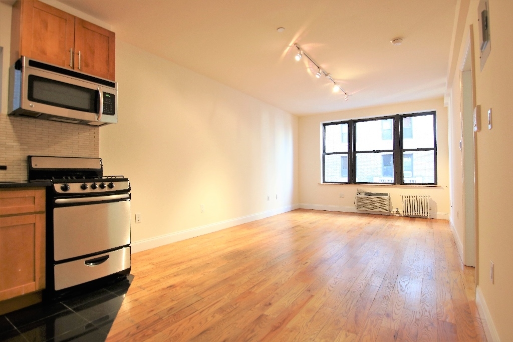 250 West 105th street - Photo 0