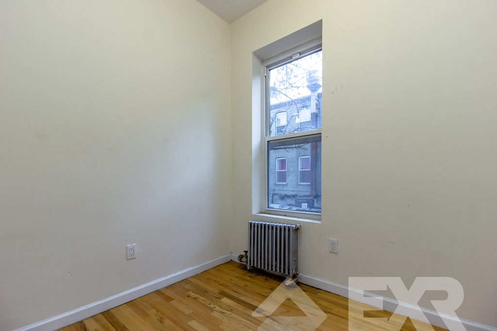 305 Clarkson Avenue - Photo 8