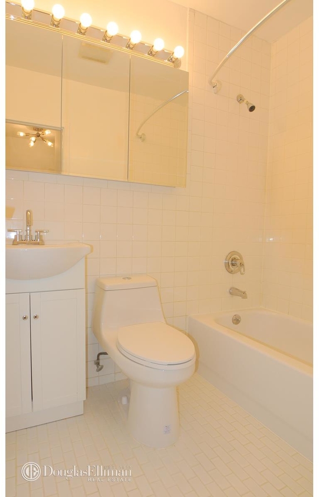 230 East 58th St - Photo 4