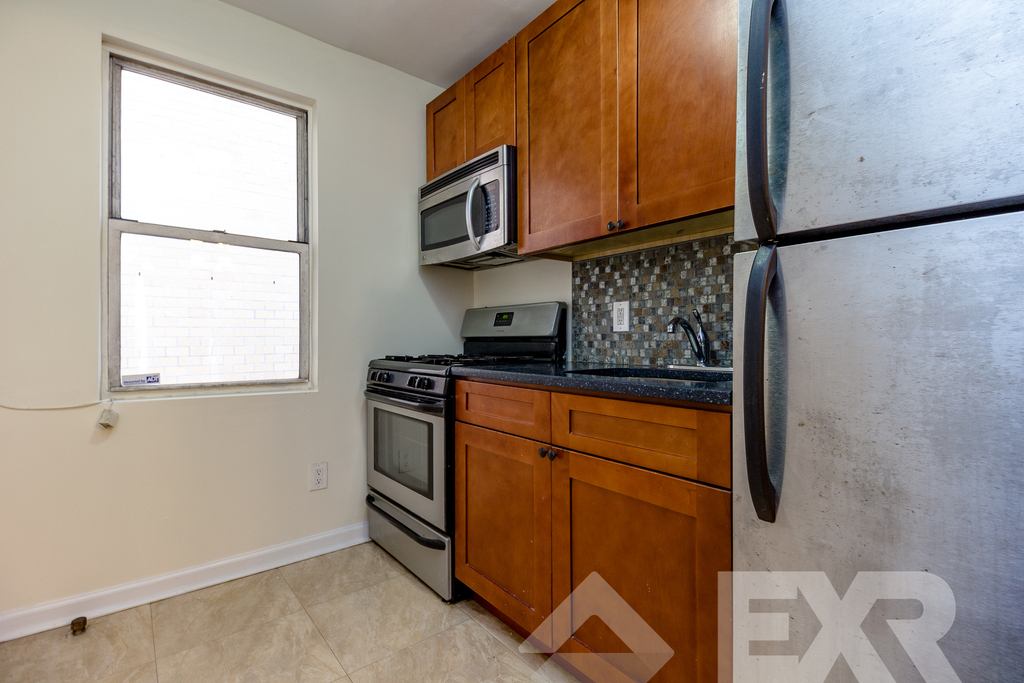 656 Brooklyn Avenue - Photo 4