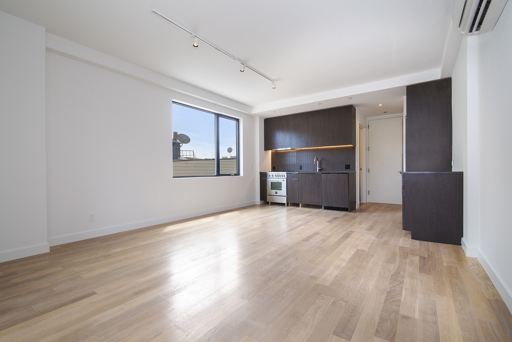 100 Ainslie Street - Photo 2