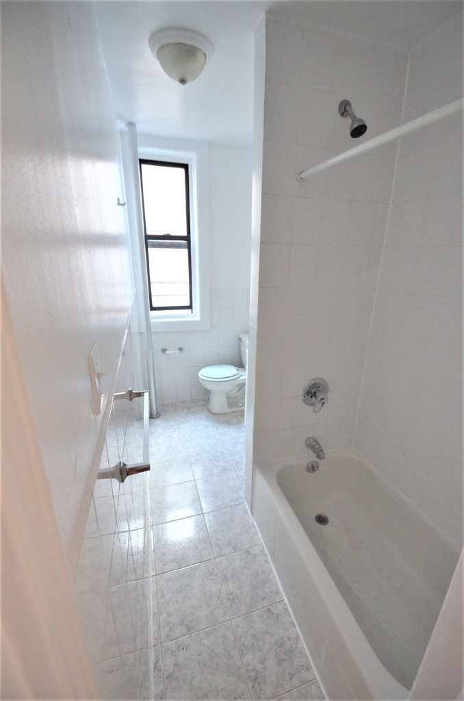 556 w 148 st - Photo 5