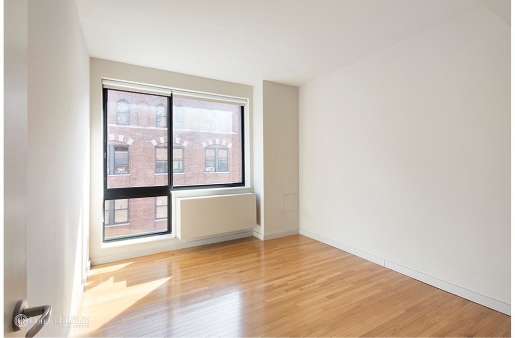 537 West 27th St - Photo 4