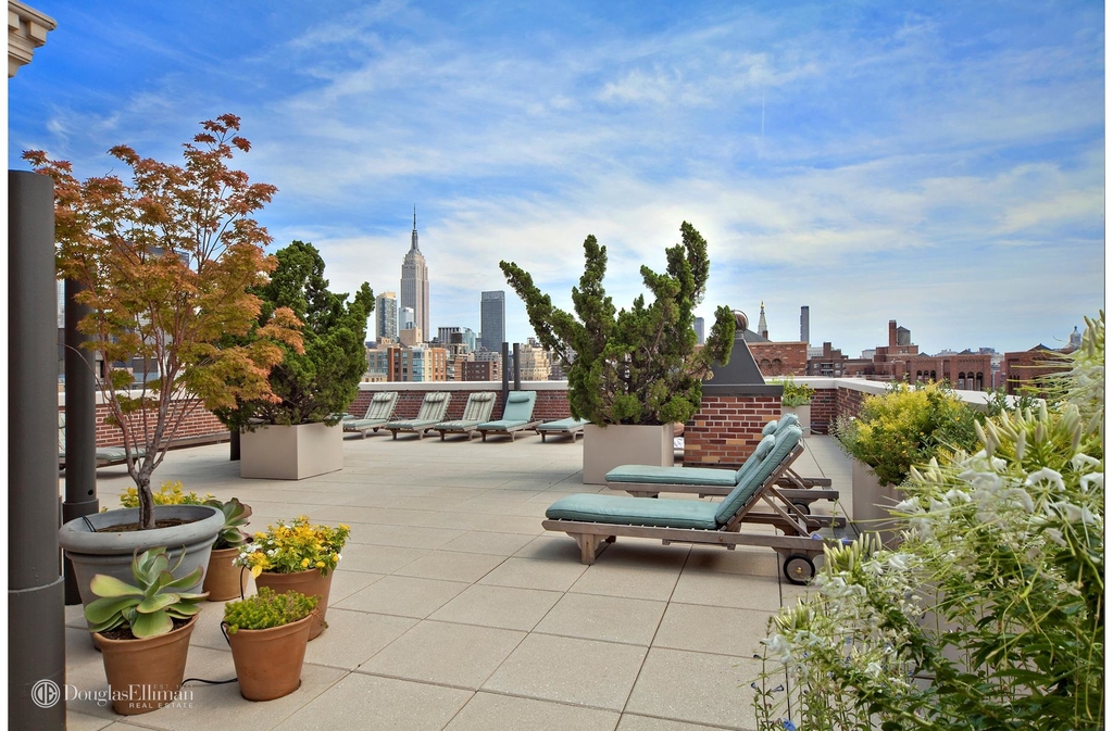 405 West 23rd St - Photo 8