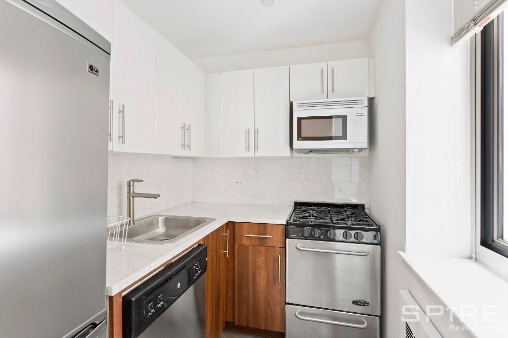 30 West 18th Street - Photo 0