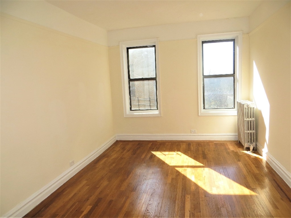 2084 Bronx Park East - Photo 1