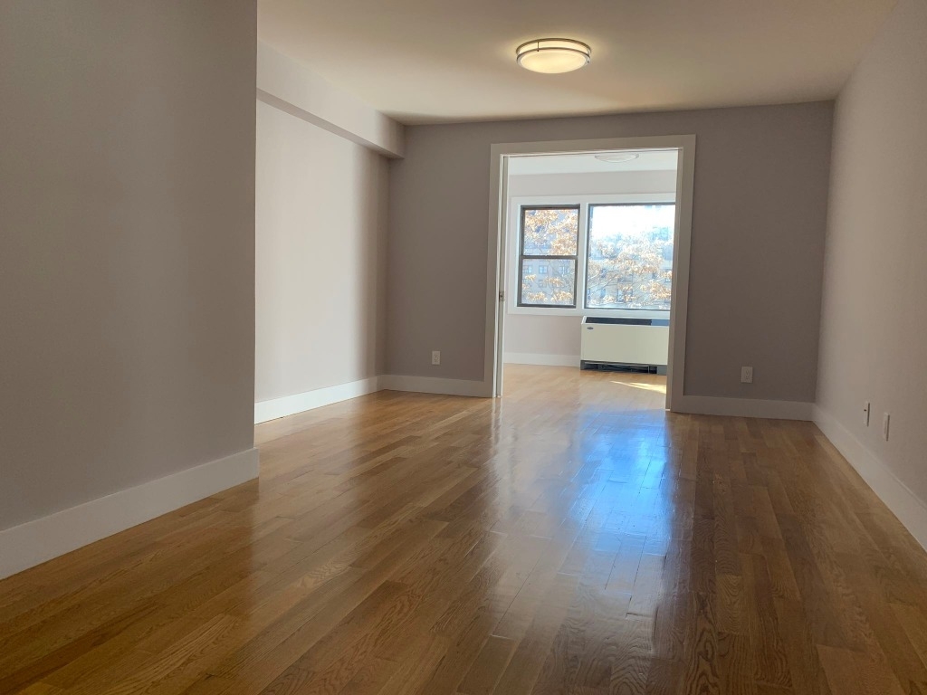 320 East 52nd Street - Photo 8