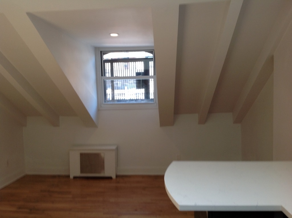 410 West 22nd Street - Photo 6