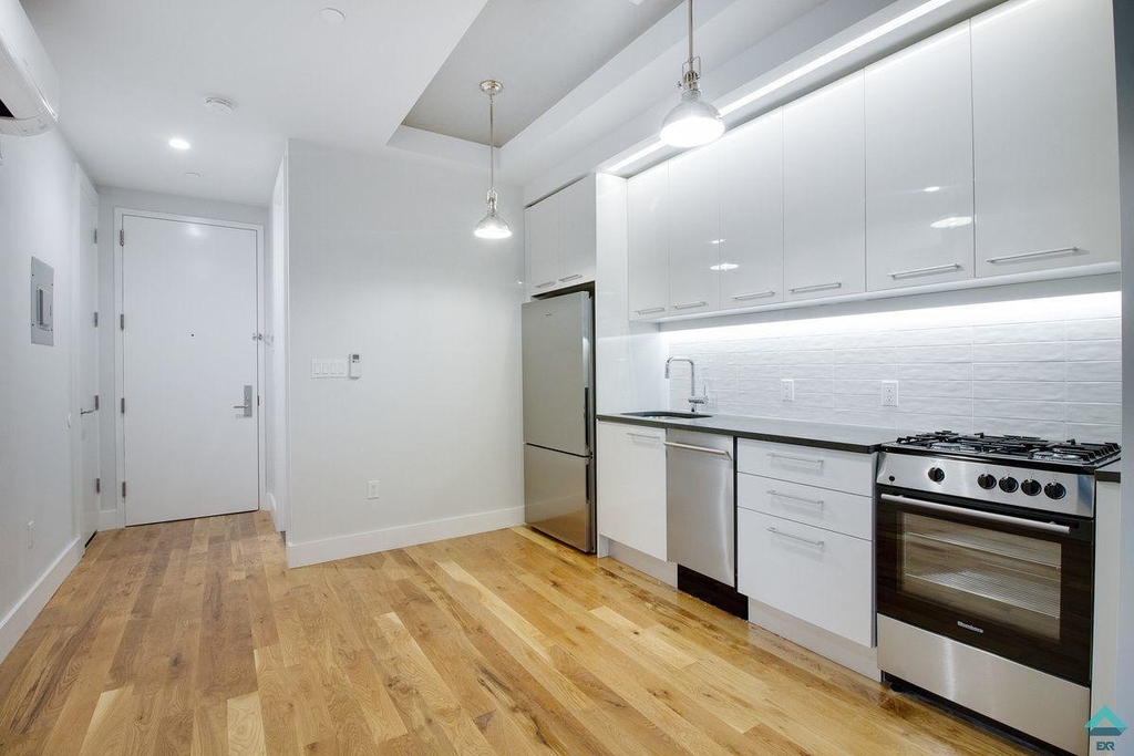 422 Lexington Avenue - Photo 2