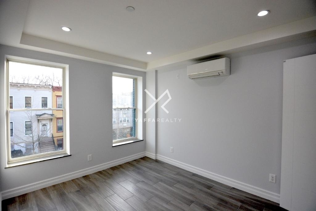 669 Macdonough - Photo 3