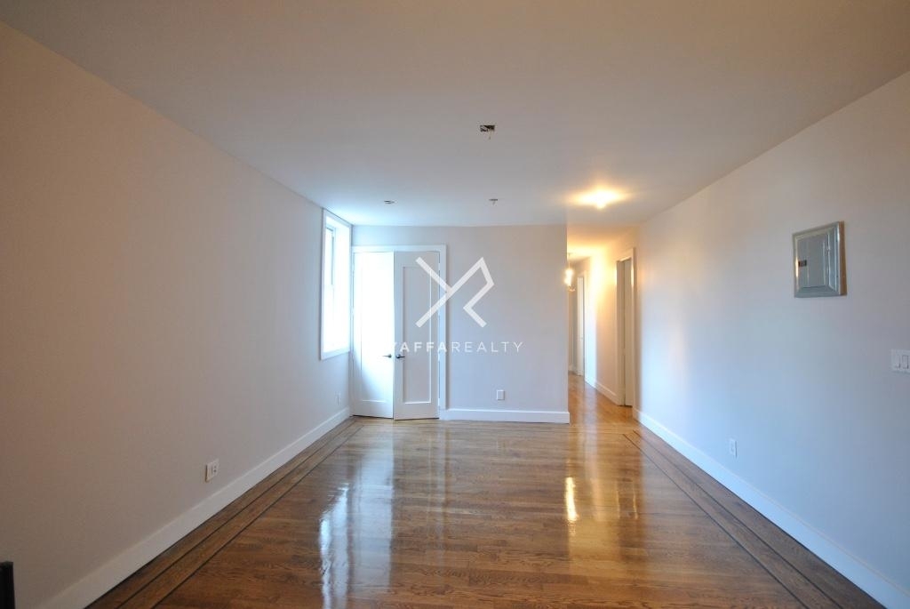 689 Park Avenue - Photo 6