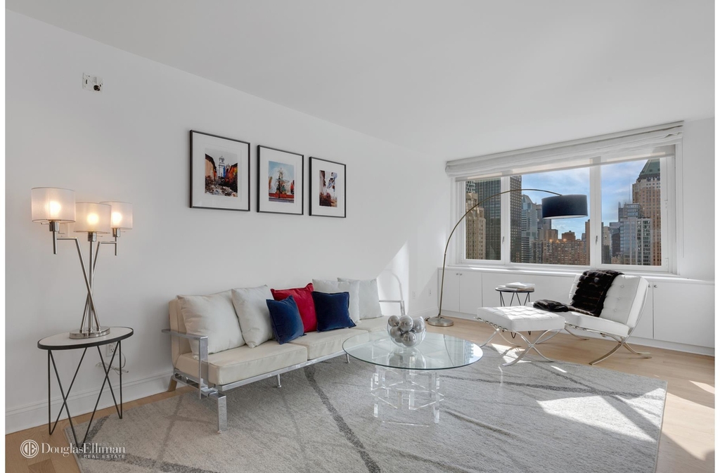 322 West 57th St - Photo 3