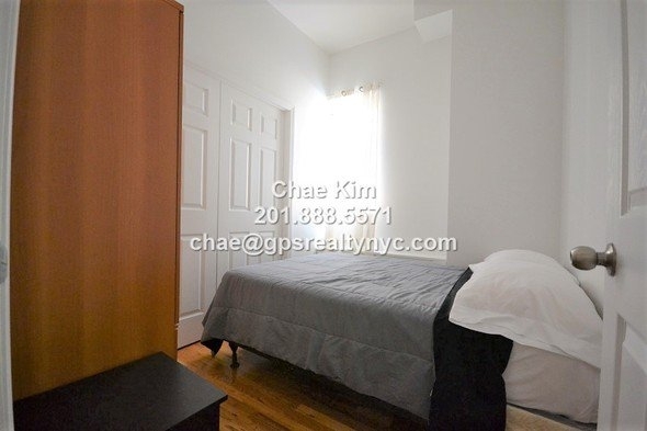 150 Manhattan Avenue - Photo 2