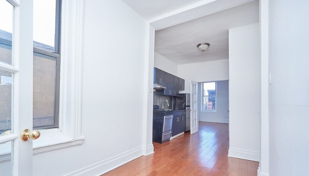 120 Macdougal st - Photo 1