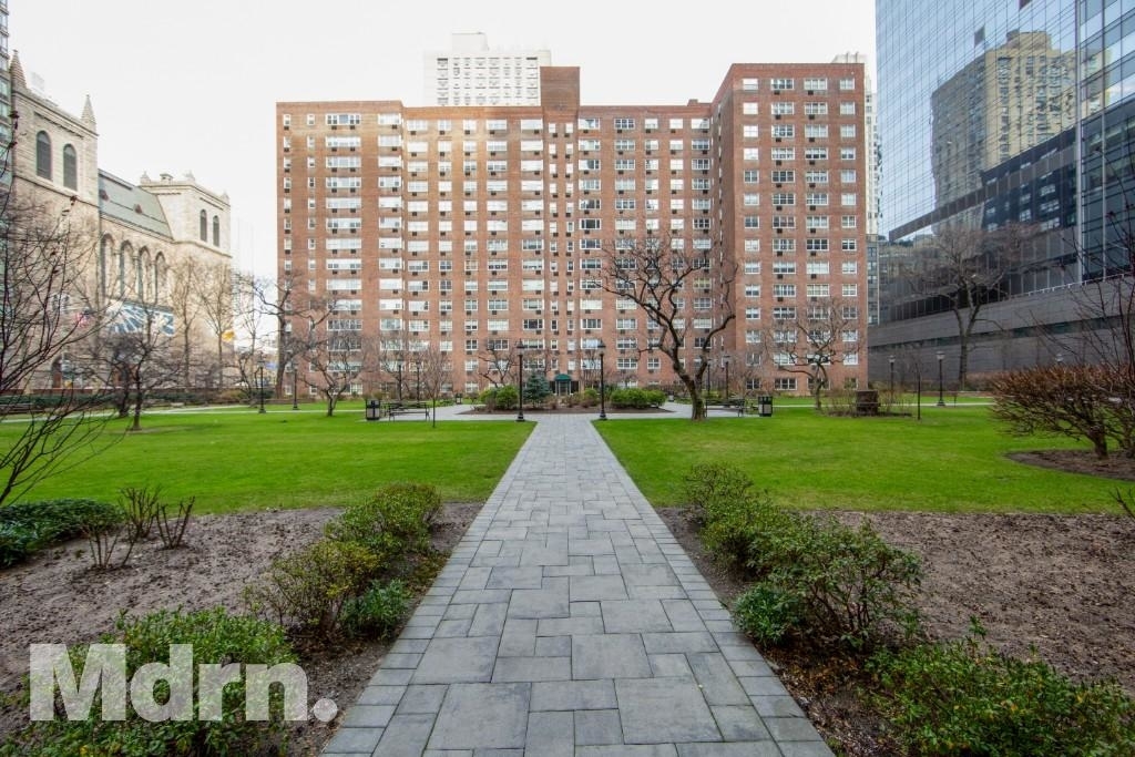 345 West 58th Street - Photo 7