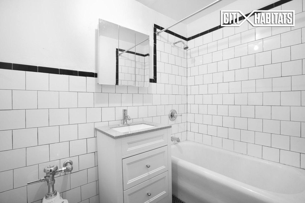 320 West 4th Street - Photo 1