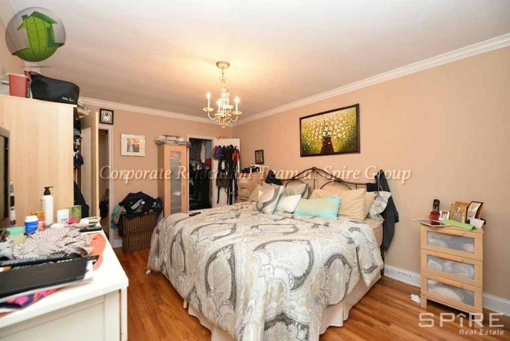 20-09 46th Street  - Photo 8