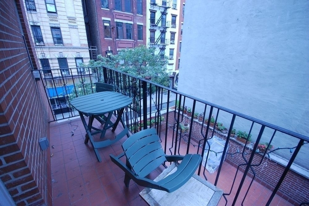 105 Stanton Street - Photo 2