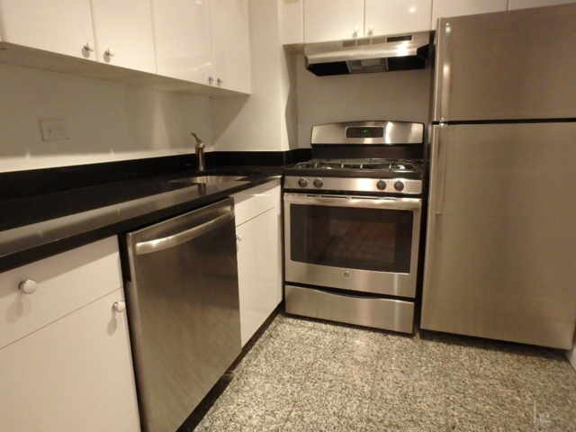 East 55 Street - Photo 2