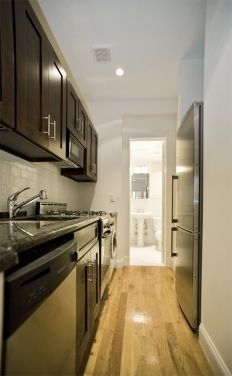 309 Mott St - Photo 2