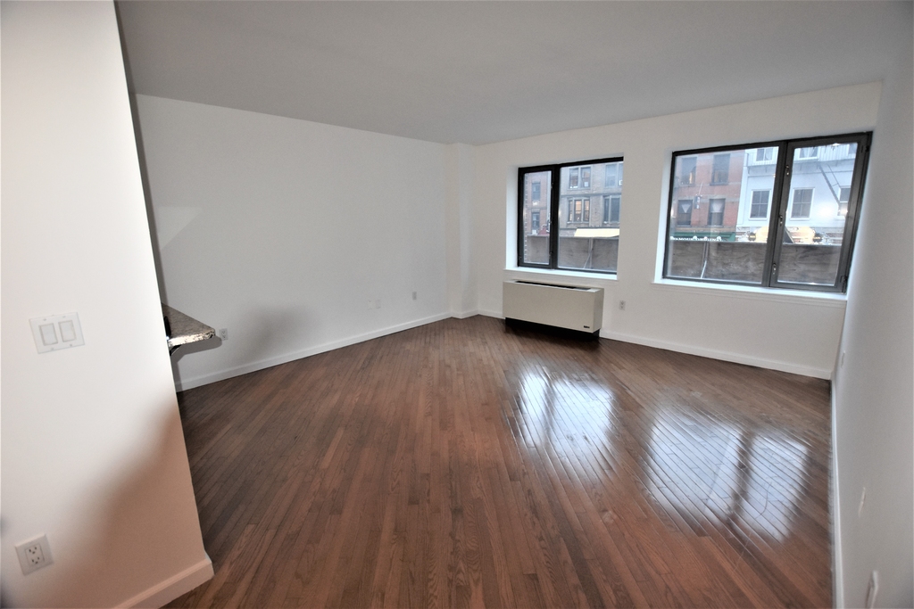 401 W 22nd St - Photo 1