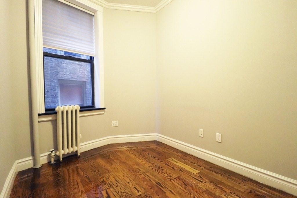 326 east 35th street - Photo 1