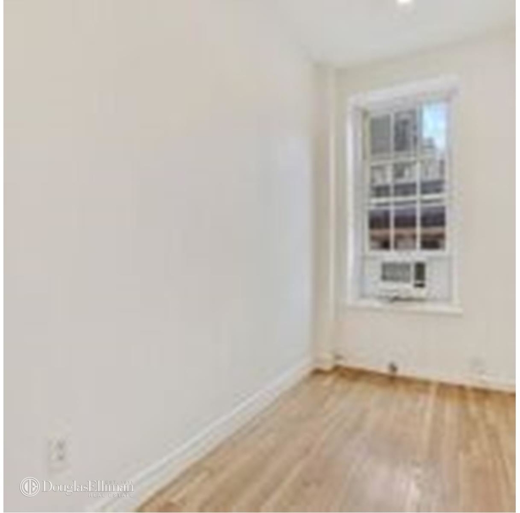 218 East 61st St - Photo 10