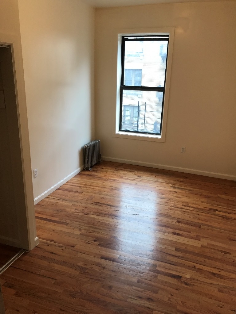 660 w 180 st  - Photo 2