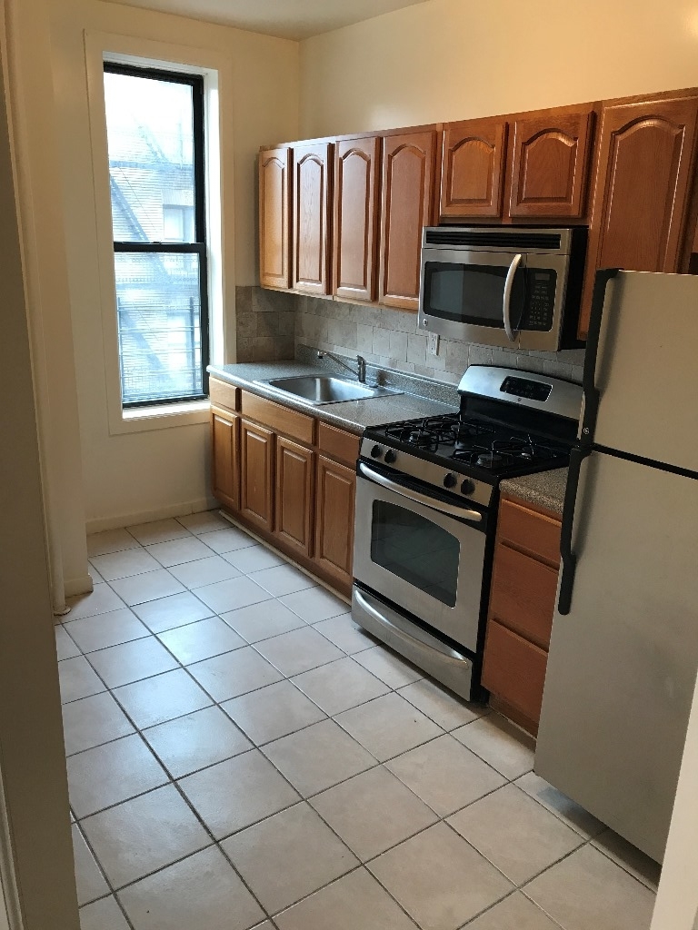 660 w 180 st  - Photo 0