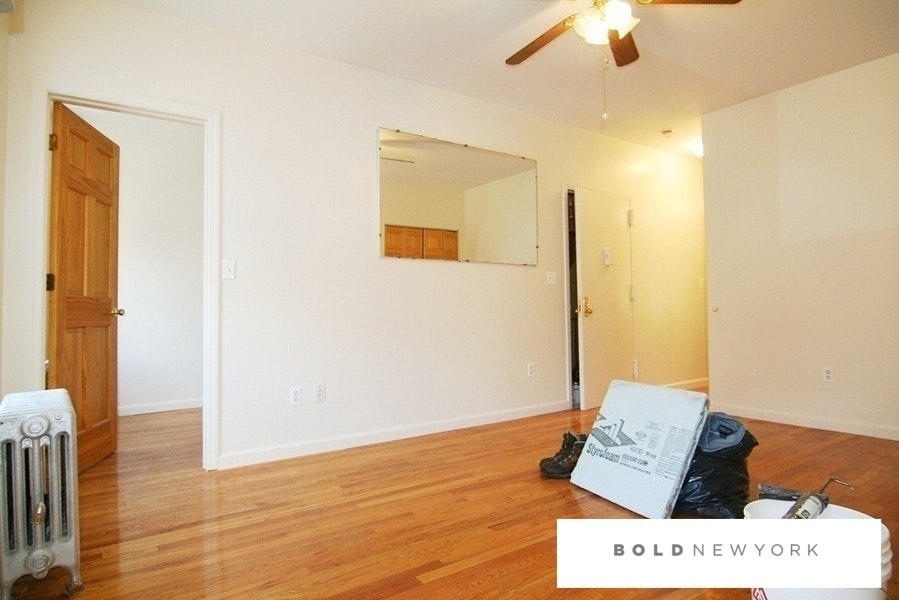 207 Leonard St - Photo 2