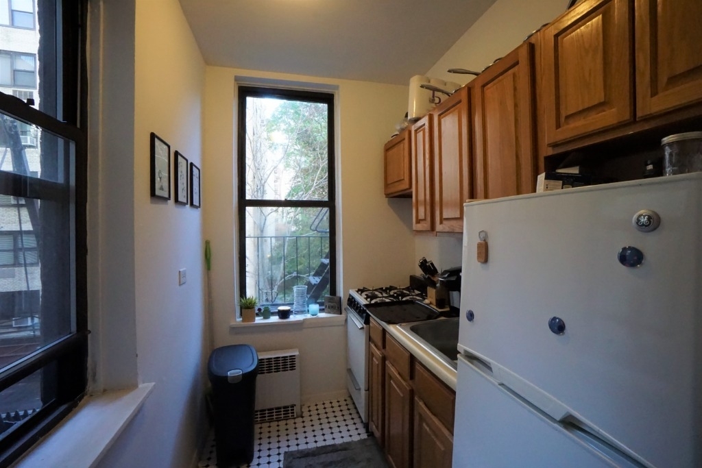 1409 Second Avenue - Photo 2