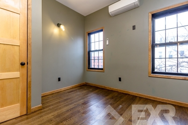 194 Montrose Avenue #3l - Photo 3