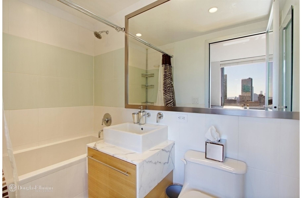 100 West 39th St - Photo 1