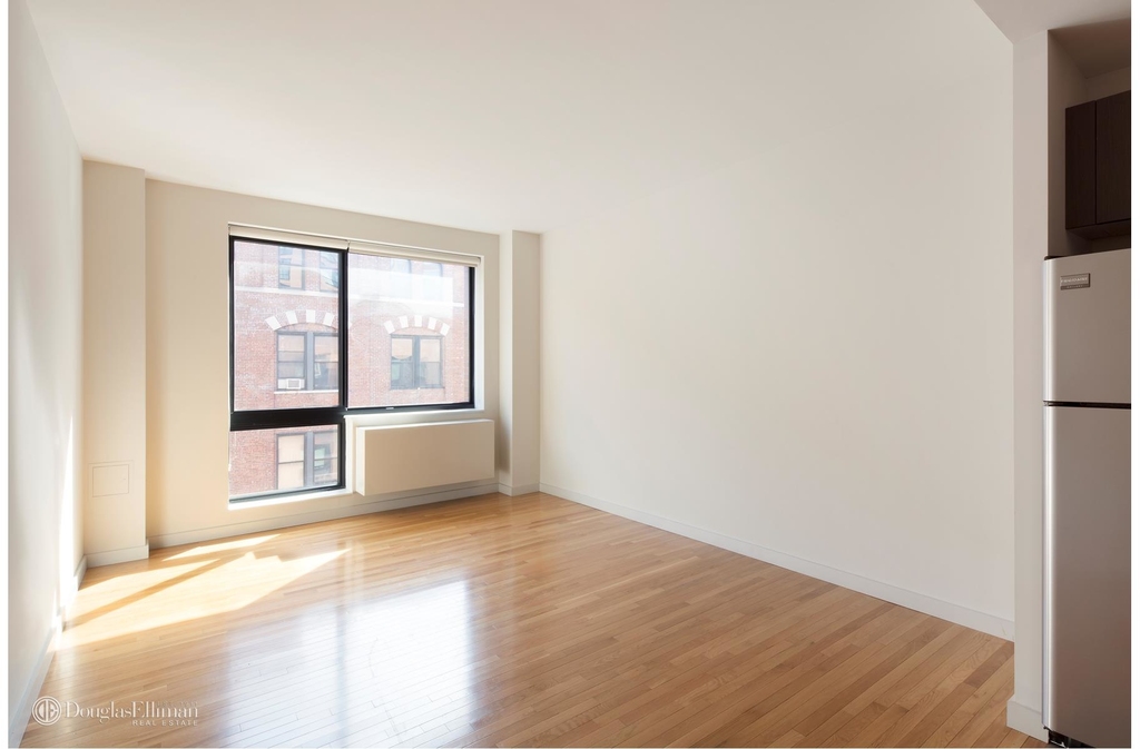 537 West 27th St - Photo 3