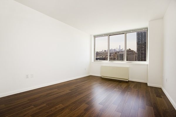 561 10th Avenue - Photo 2