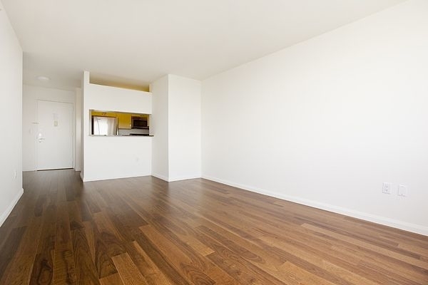 561 10th Avenue, Apt 14G - Photo 1