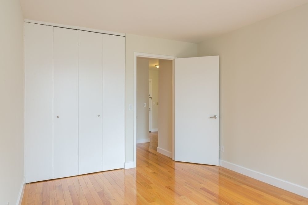 235 West 48th Street, Apt. 18F - Photo 4