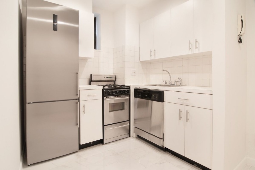 150 West 58th Street, Apt. 11C - Photo 8