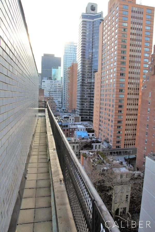 East 63rd Street - Photo 4