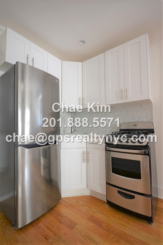 216 East 36th Street - Photo 3