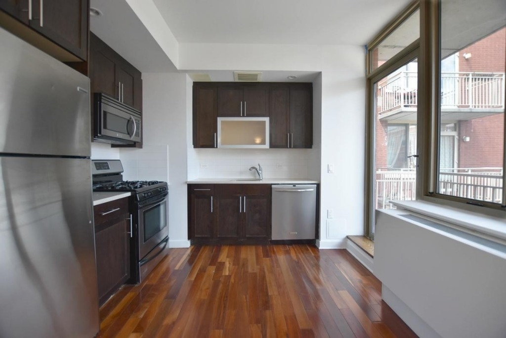 454 Manhattan Avenue - Photo 3