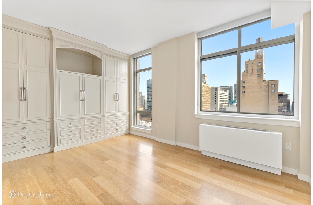 250 East 30th St - Photo 4