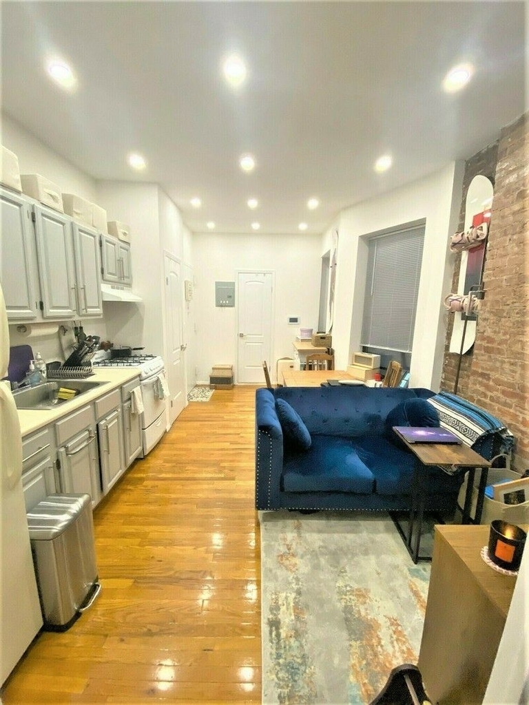 1742 1st Avenue - Photo 2