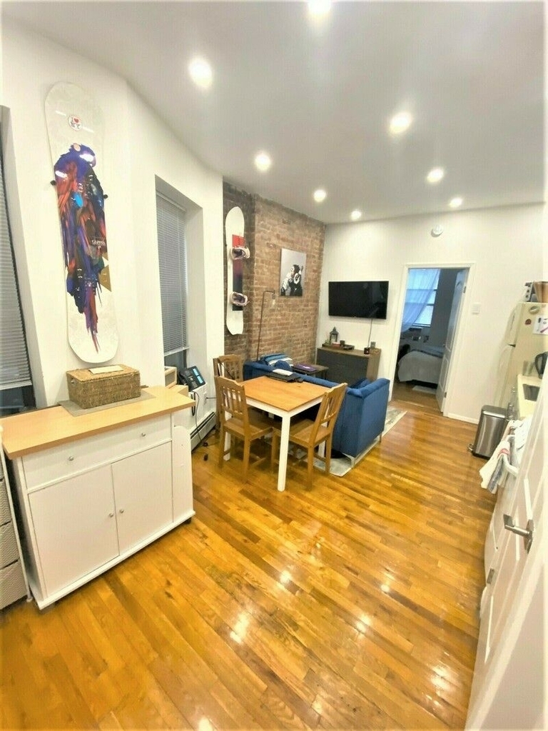 1742 1st Avenue - Photo 3