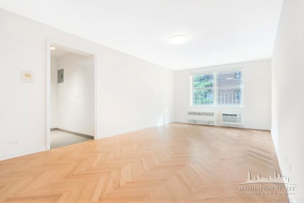 East 55th Street - Photo 2