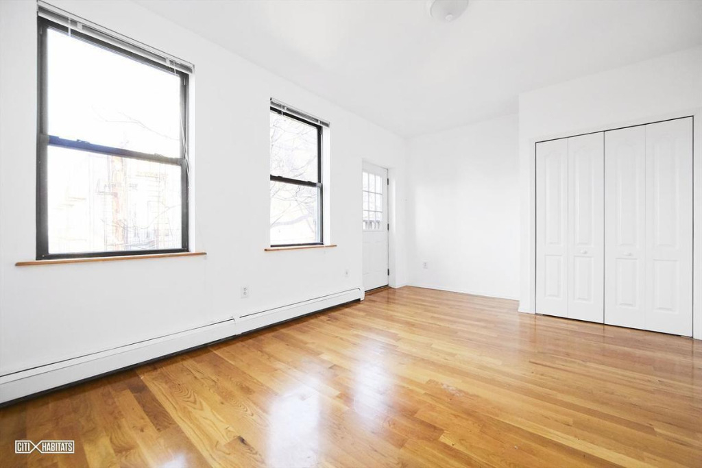 179 Nassau Ave - Photo 1