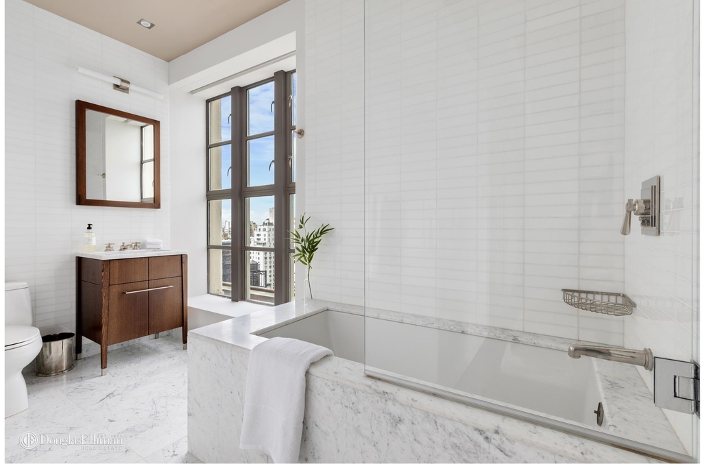 140 East 63rd St - Photo 17