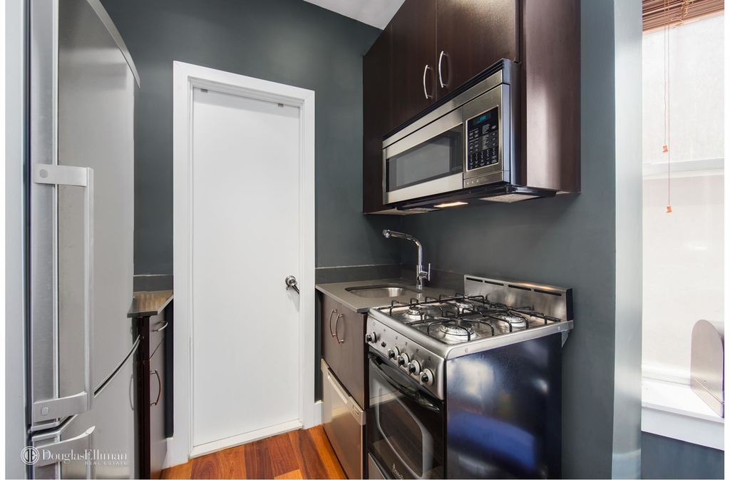 219 Mott St - Photo 1