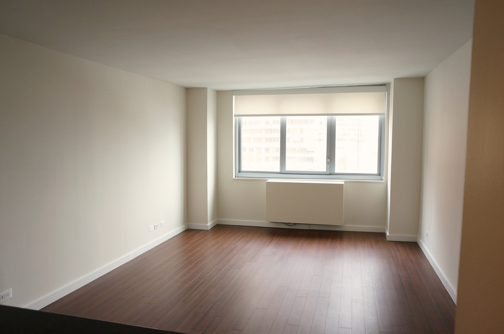 401 East 34th Street - Photo 2